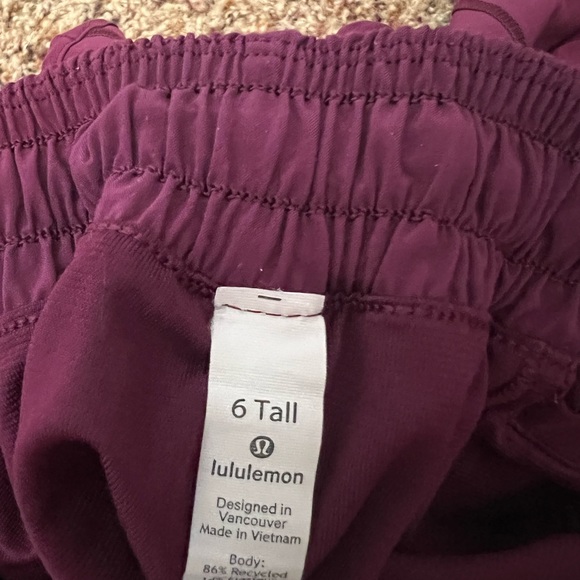 Lululemon Running Hotty Hot Low-Rise Lined Shorts -|MarvelPurple - Size 6 Tall - Picture 4 of 4